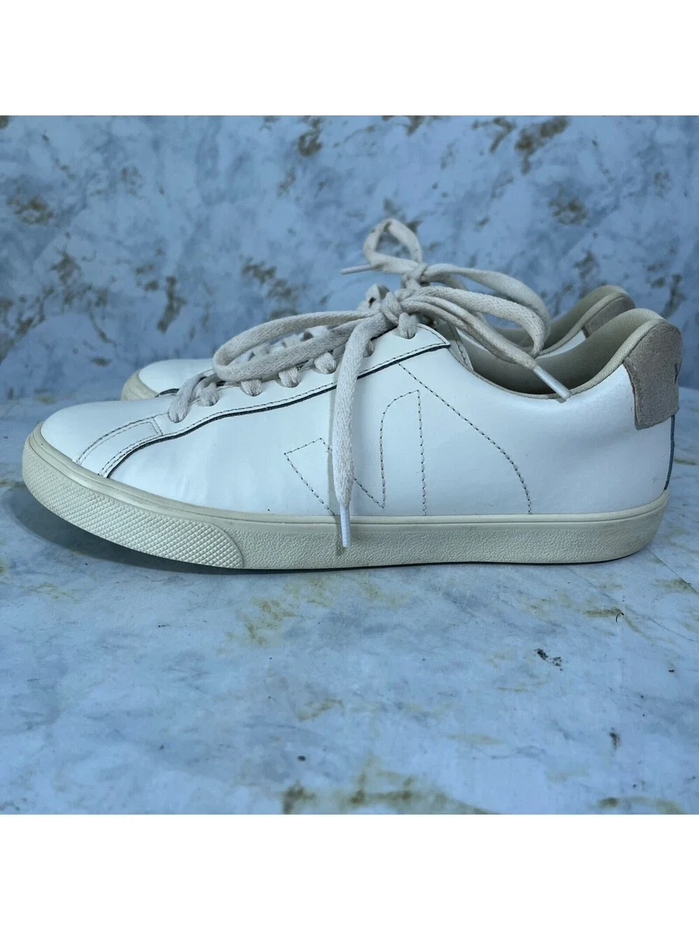 Veja upper midsole